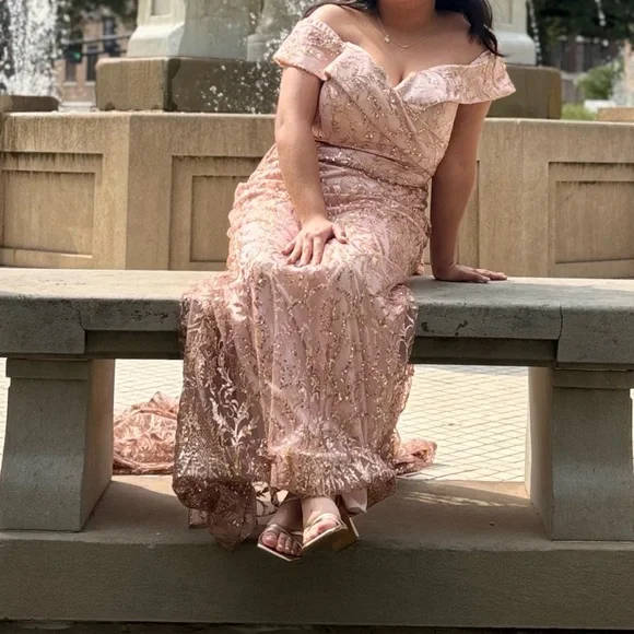 Elegant Off-Shoulder Lace Prom Dress - Picture 3 of 3